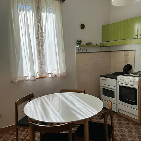 Piano Apartment *